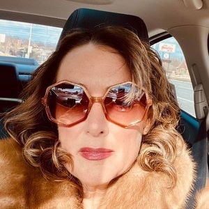 Meet your Posher, Stacy